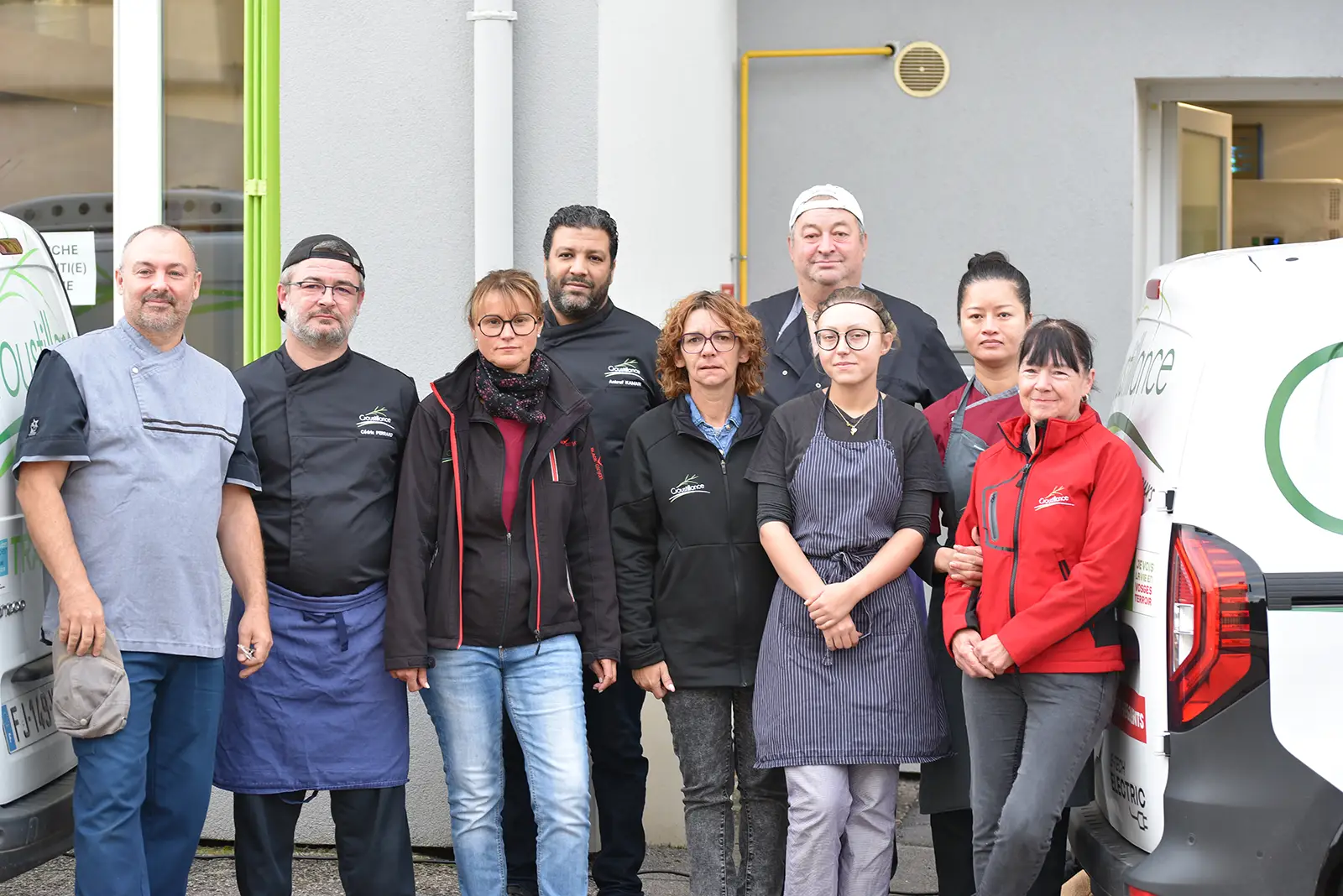 Photo de l'équipe Vosges Portage devant leur locaux
